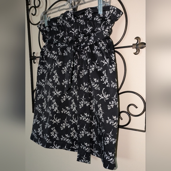 ❤️CLEARANCE❤️ H&M Skirt - Picture 4 of 7